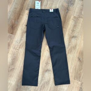 NWT 686 Everywhere Pant • Men’s • 32 x 32 • Charcoal